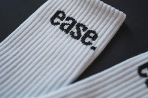 Premium sokken van ease. in verschillende kleuren en stijlen, perfect als comfortabel cadeau voor jezelf of voor cadeau geven